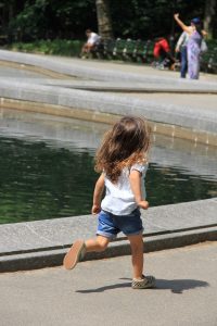 Naked Portland man attempts to kidnap 7 year-old-girl away from her mother in broad daylight